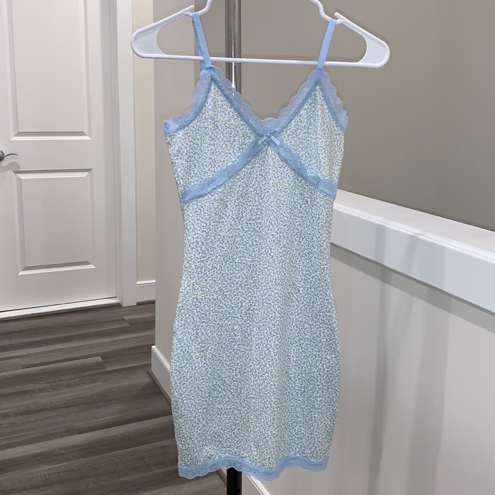 H&M lace trim bodycon dress 💐